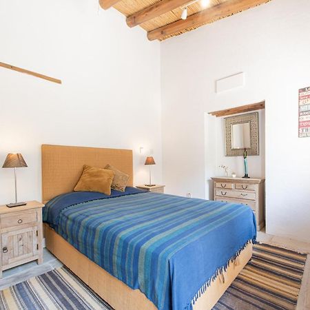 The Carob Tree Villa - Rustic Luxury Home With Access To Pool And Restaurant Larnaca Buitenkant foto