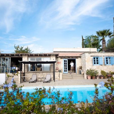 The Carob Tree Villa - Rustic Luxury Home With Access To Pool And Restaurant Larnaca Buitenkant foto