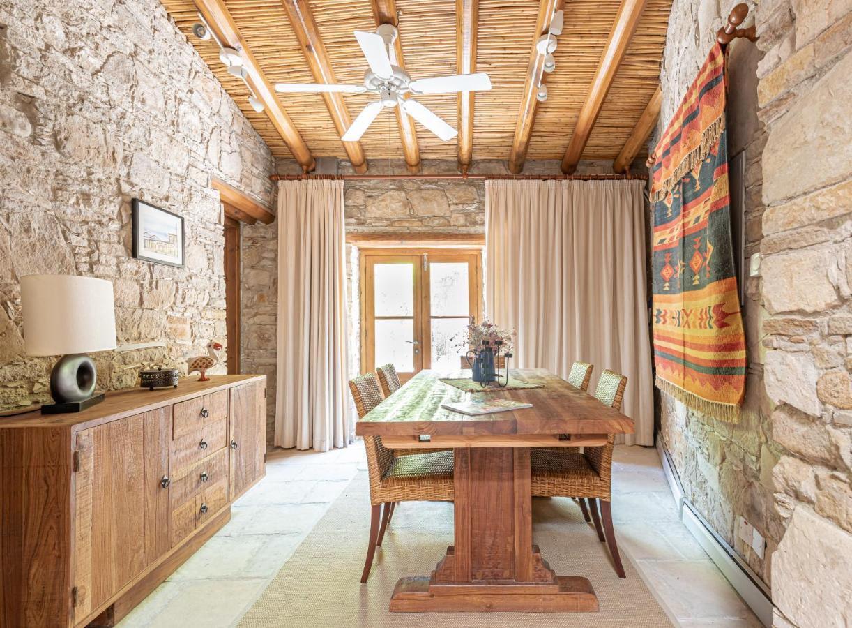 The Carob Tree Villa - Rustic Luxury Home With Access To Pool And Restaurant Larnaca Buitenkant foto