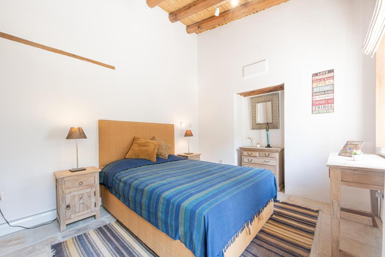 The Carob Tree Villa - Rustic Luxury Home With Access To Pool And Restaurant Larnaca Buitenkant foto