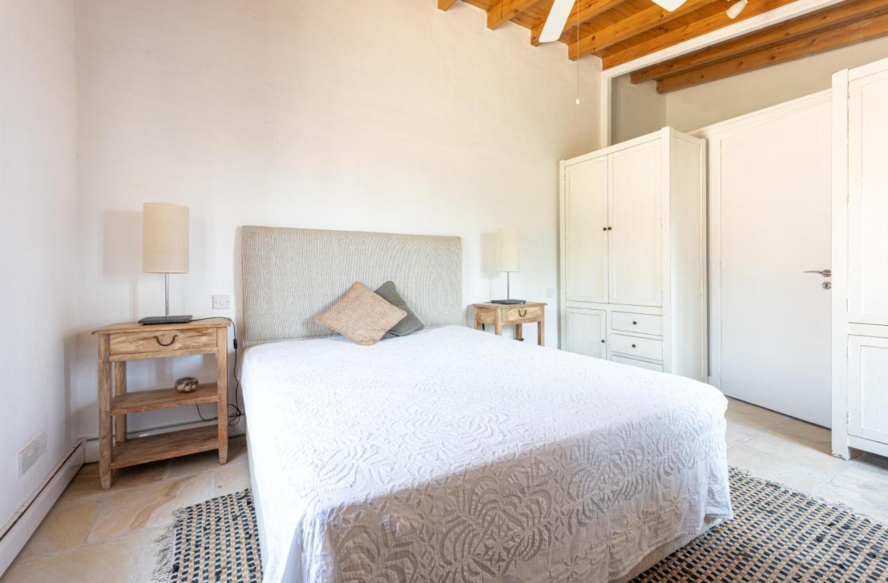 The Carob Tree Villa - Rustic Luxury Home With Access To Pool And Restaurant Larnaca Buitenkant foto