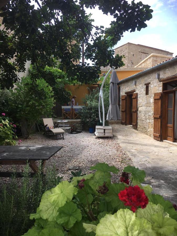 The Carob Tree Villa - Rustic Luxury Home With Access To Pool And Restaurant Larnaca Buitenkant foto