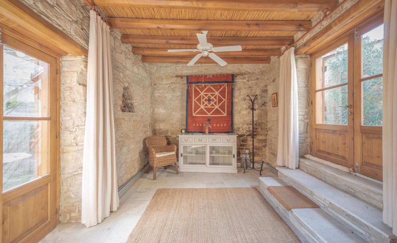 The Carob Tree Villa - Rustic Luxury Home With Access To Pool And Restaurant Larnaca Buitenkant foto