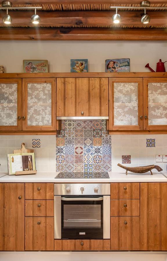 The Carob Tree Villa - Rustic Luxury Home With Access To Pool And Restaurant Larnaca Buitenkant foto
